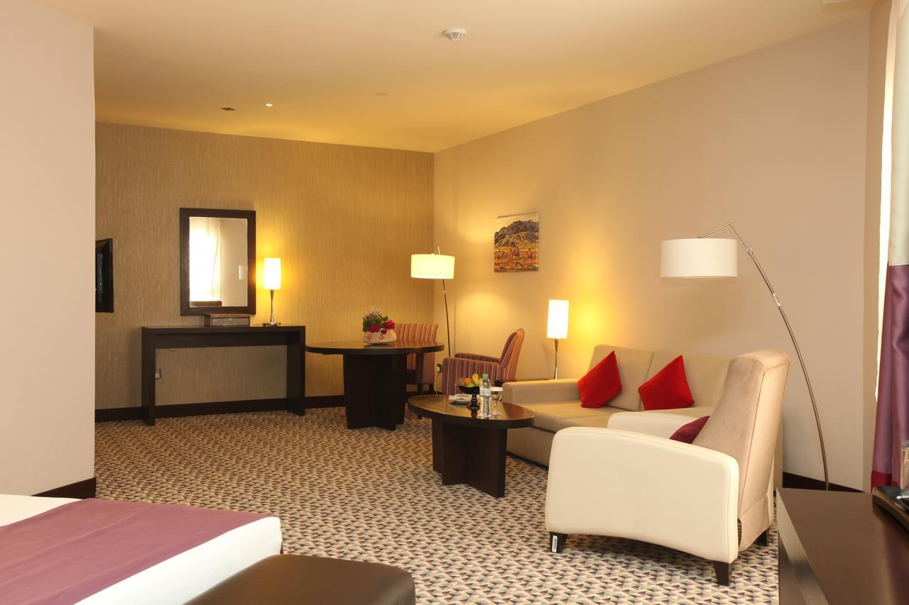 Golden Tulip Hail Ngoại thất bức ảnh